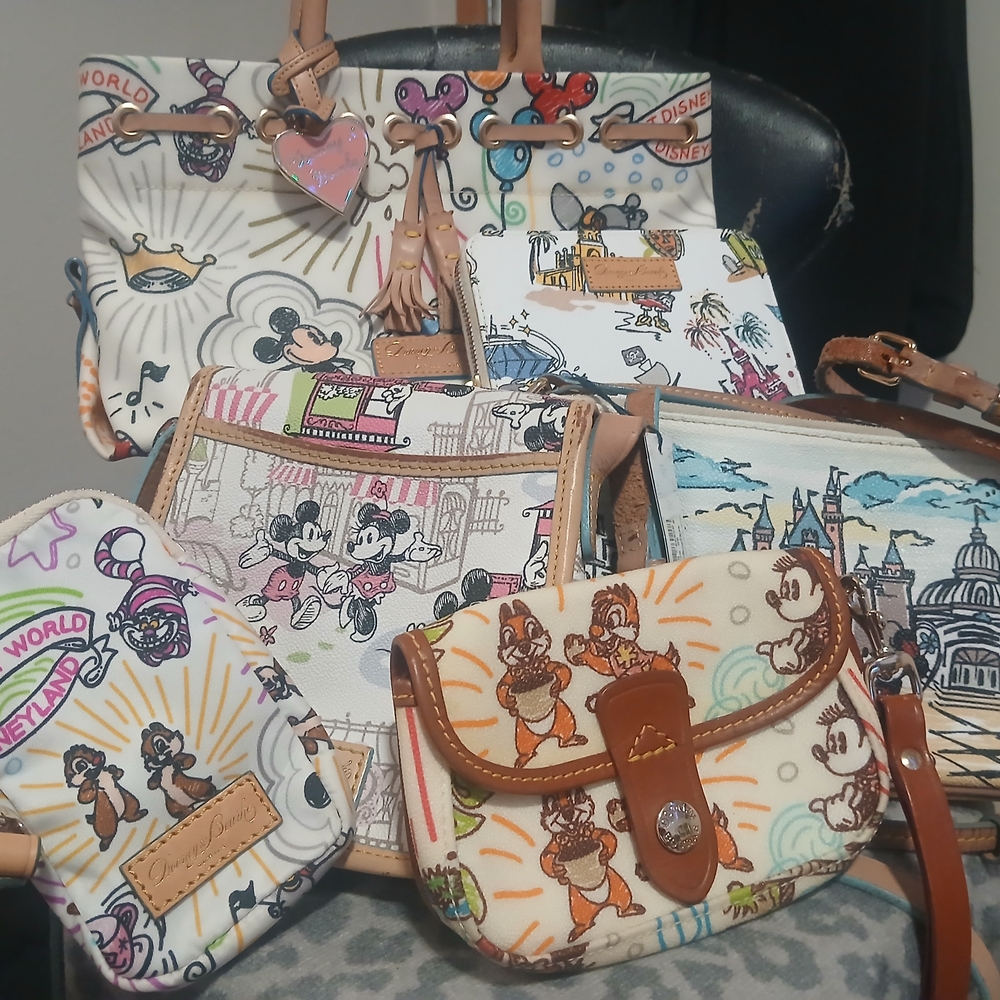 6♡ Disney Dooney & Bourke|| Crossbody Bags, Purse, And Wallets "SKETCH STYLE"